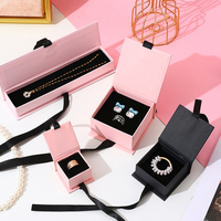 Boîtes d'emballage pour bijoux en papier cartonné, collier, bracelet, boîte personnalisée avec logo pour bijoux de luxe avec ruban