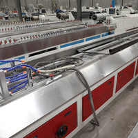 Machine d'extrusion de panneaux muraux en grille, ligne de production de panneaux muraux cannelés en PVC WPC