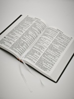 Biblia Francesa La Sainte Bible - Impresión Digital en Papel Offset, Encuadernación Cosida, Tapa Blanda con Estampado en Caliente