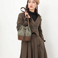 Sac à bandoulière en cuir de luxe léger personnalisé pour femmes sac à bandoulière imperméable de couleur unie