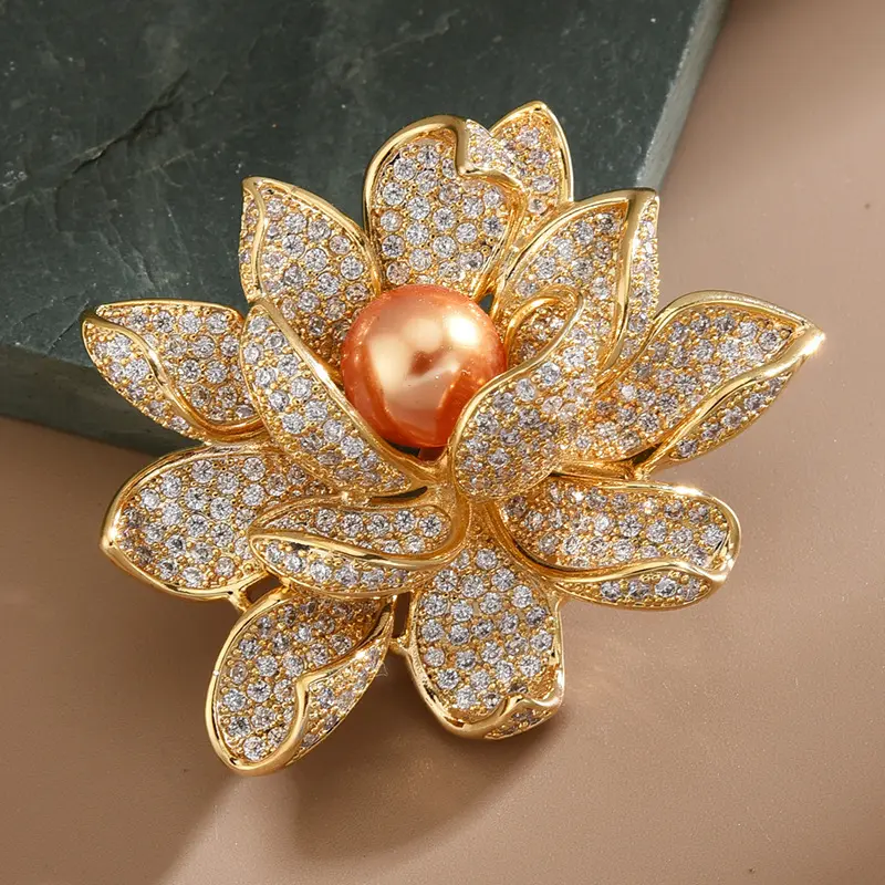 Wholesale Custom Fashion Gold And Silver Plating Designer Pearls Fashion Jewelry Brooches Women