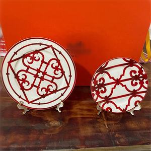 Vente en gros de vaisselle et d'assiettes en porcelaine fine de luxe de 8/10 pouces, style occidental, rouge, découpées en papier, pour la décoration de la maison - Product Image 2