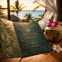 Ensemble d'invitations de mariage avec texture UV sur toute la surface |   Feuille d'or tropicale botanique avec UV sélectif pour la vente en gros en vrac pour les centres de villégiature