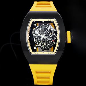L'orologio di colore giallo presenta un design scheletrato e un vero tourbillon, rendendo IT un orologio meccanico da uomo di lusso - Product Image 1