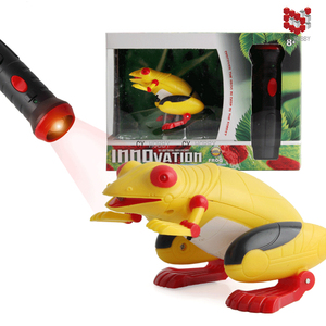 Juguete de marionetas de rana eléctrica con control remoto, características de ojos brillantes y sígueme para trucos - Product Image 5