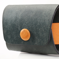 Étui en cuir pour AirPods pour les trajets quotidiens, pochette pour écouteurs faite à la main avec bouton, cadeau personnalisé pour elle ou lui