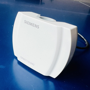 Sensores de Temperatura Pasivos de Plástico QAM2112.040 para Sistemas HVAC en Hospitales y Escuelas - Fácil Instalación, Señal de Control PT1000 - Product Image 1