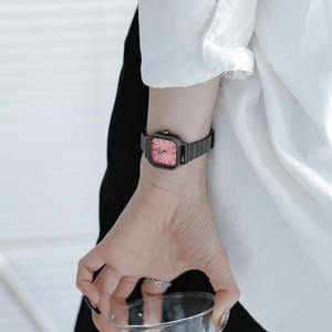 2025 nuevo reloj cuadrado de nicho para mujer, reloj de cuarzo sencillo y artístico, reloj de pulsera elegante y versátil - Product Image 3