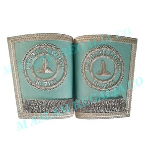 Artsu — bijou brodé en argent, avec franges en argent, style mascotte - Product Image 2