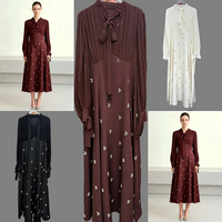 Robe Midi Bordeaux Perlée à la Main avec Nœud Papillon, Manches Longues Plissées, Motif Floral, Coupe Évasée – Élégante Robe de Soirée Formelle pour Femme, Idéale pour Invitée de Mariage