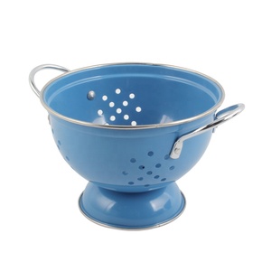 Passoire en émail bleu clair au design durable, lavage à la main uniquement, avec poignées en acier inoxydable - Product Image 5