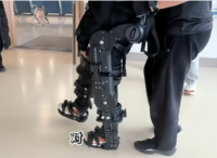 Exosquelette médical de rééducation pour la marche, équipement d'aide à la marche électrique pour patients hémiplégiques suite à un AVC
