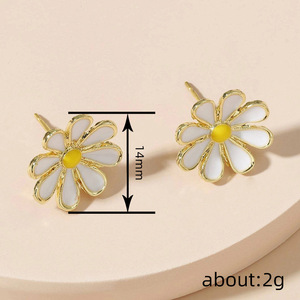 Orecchini a perno con girasole e margherita, gioielli per le orecchie ispirati alla natura fresca, per donna, da indossare tutti i giorni, stile foresta, accessorio regalo - Product Image 4