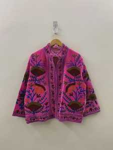 Veste bohème brodée Suzani en velours faite à la main, rembourrage en coton respirant, tissu tissé, taille unique, fabricant OEM Inde - Product Image 1