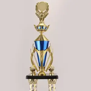 Patung cangkir olahraga ukuran besar Piala Piala kayu kustom dengan logam penghargaan Eropa seni rakyat hadiah bisnis pengecoran