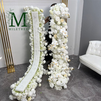 Nouvel arrivage de guirlandes de fleurs artificielles en rose rose vif pour la décoration de table de Pâques pour l'obtention du diplôme d'Halloween de mariage