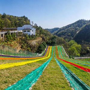 Glissade en herbe en PE pour parcs sportifs et aires de jeux d'aventure – Un incontournable pour les touristes - Product Image 1