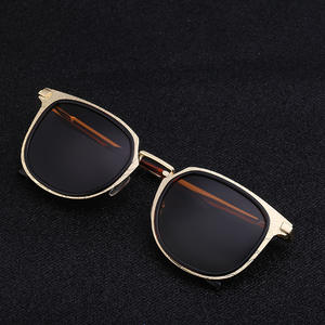 แว่นกันแดดทรงสี่เหลี่ยมสีทองสำหรับผู้ชาย เลนส์โพลาไรซ์ PC ป้องกันรังสียูวี 400 เหมาะสำหรับกิจกรรมกลางแจ้ง ตกปลา ท่องเที่ยว ขับรถ แฟชั่นสไตล์ C2 C3 - Product Image 5