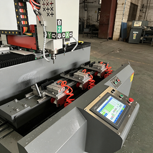 เครื่องเจาะกัดขึ้นรูปอลูมิเนียม CNC แบบลม 3 แกน อัตโนมัติ สำหรับงานเจาะรูอลูมิเนียม - Product Image 3