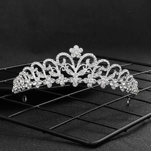 Vente en gros de couronnes nuptiales de <span class=keywords><strong>mariage</strong></span> avec strass et prix bon marché diadèmes de couronne en alliage de cristal diadèmes de reconstitution historique pour fête d'enfants - Product Image 1