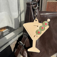 Porte-clés flexible en métal et cuir PU pour lunettes de soleil, clip mignon en forme de lunettes pour sacs à main et sacs à dos, accessoire portable pour lunettes
