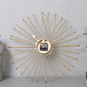 Horloge murale scandinave en fer doré, décoration florale créative, simple et silencieuse, pour salon et salle à manger - Product Image 4