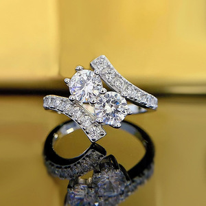 Anello di fidanzamento da donna Q956 in oro bianco con diamante taglio brillante rotondo colore G naturale - Product Image 1