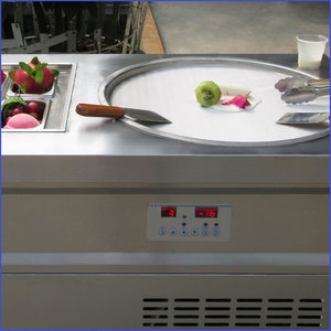 Máquina Comercial para Helados en Rollo con Certificados de <span class=keywords><strong>Precio</strong></span> de Fábrica, con 6 Tanques de Toppings y Refrigeración, Certificación CE - Product Image 3