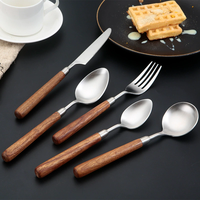Ensemble de couverts réutilisables en acier inoxydable 304 de style japonais, finition brossée mate, avec manche en noyer, pour mariages et banquets