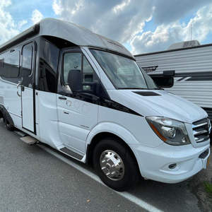 Autocaravana de lujo usada ALCOVE, barata, del año 2016, para acampar, 4-6 personas, Euro 5, color blanco. - Product Image 1