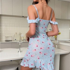 Robe de nuit asymétrique tendance sans manches B360 pour femme avec ceinture, motif floral rose, coupe ajustée à une épaule - Product Image 2