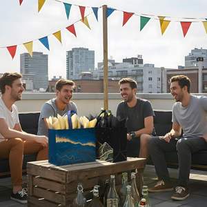 Bolsas de Regalo Navideñas con Asas de Papel Kraft Reciclable con Diseño Personalizado, Cierre de Hombro, Tradición de Besos, Embalaje Romántico para Regalos de Navidad - Product Image 5