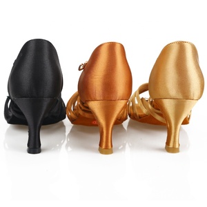Chaussures de danse et de salsa en satin noir pour femmes Bottes de salle de bal/latine avec doublure en cuir véritable Sandales de danse pour filles - Product Image 5