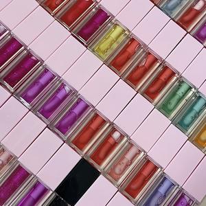 Tube rose brillant à lèvres, transparent, huile pour les lèvres, modèle, vente en gros, étiquette privée - Product Image 5