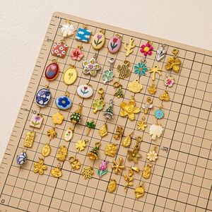 Nouveaux pendentifs en forme de fleur, trèfle, rose, palmier, tulipe, en acier inoxydable plaqué <span class=keywords><strong>or</strong></span> 18K PVD, sans ternissement, pour la fabrication de bijoux, vente en gros - Product Image 4