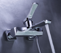 Mitigeur de douche mural moderne en chrome poli pour baignoire, robinet chaud/froid en laiton massif à double sortie avec cartouche céramique