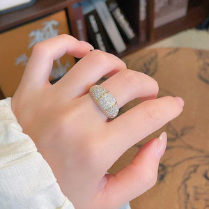 Anello di Fidanzamento di Lusso Prestigioso con Diamanti, Oro Giallo 18K, Diamanti Coltivati in Laboratorio, Taglio Brillante Rotondo, Certificato IGI per Donne - Product Image 4