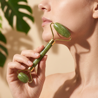 Masseur facial double tête en jade Xiuyan naturel, conception silencieuse, capuchons en silicone, cadre en alliage de zinc, lifting du visage et des yeux, anti-âge