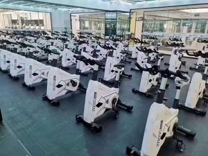 Vélo d'exercice de cyclisme d'intérieur commercial pour la maison ou la salle de sport Fitness Training Belt Type Cardio Spin <span class=keywords><strong>Trainer</strong></span> en vente - Product Image 5