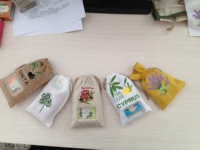 Sachets en coton et lin brodés à la main, design lavande, petits sacs miniatures, sacs cadeaux, sacs à bijoux avec ruban en soie