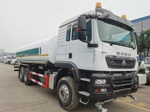 Camión Cisterna de Doble Eje Trasero Sinotruk HOWO con Cañón de Agua Electrónico, 6X4, Diésel, Transmisión Manual - Product Image 4