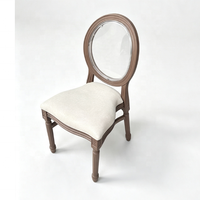 Chaise de mariage en résine brun foncé avec dossier ovale en acrylique transparent et coussin en tissu gris clair, style Louis XVI
