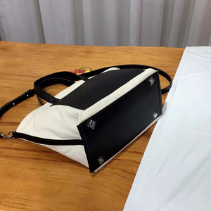 Bolso de mano minimalista de poliéster y cuero para mujer, bolso tote de gran capacidad, estilo moderno, bolso de mujer a la moda para la universidad. - Product Image 4