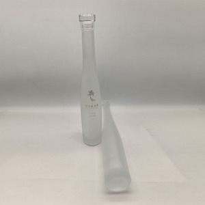 Chai thủy tinh thủ công mờ, in logo tùy chỉnh, đựng rượu vodka, dung tích 375ml và 750ml, có nút chai, sản xuất bởi nhà sản xuất thiết kế thời trang. - Product Image 3