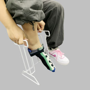 양말 도우미 쉬운 쉬운 오프 적응 드레싱 보조 노인을위한 중간 양말 보조 도구 - Product Image 5