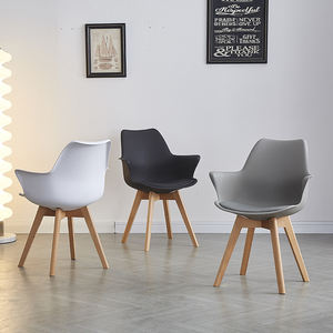 Chaises de salle à manger modernes nordiques avec coussin en plastique et pieds en bois - Product Image 5