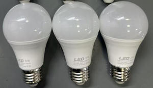 หลอดไฟ LED A60 ฝาครอบพลาสติก AC 150-265V ไดรเวอร์แบบ DOB ชิป SMD 3535 ความสว่างสูง CRI 85 800-1100 ลูเมน ขั้ว B22/E27 มาตรฐาน CE RoHS - Product Image 2