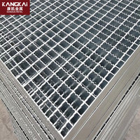 Revêtement de sol électrozingué dentelé en acier au carbone à capacité de charge élevée personnalisé Caractéristiques de sécurité pour système de drainage