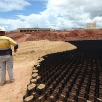 Géocell en HDPE alvéolaire haute résistance pour la stabilisation des sous-sols et la protection des pentes en construction extérieure avec garantie de 5 ans