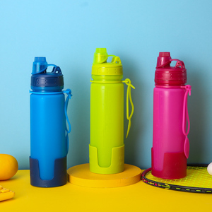 Bouteille d'eau pliable personnalisable en silicone durable, bouteille de voyage en silicone - Product Image 1